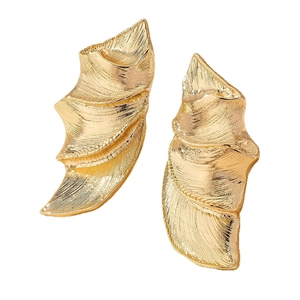 Boucles d'oreilles feuilles dorées élégantes avec motifs de veines et design plié