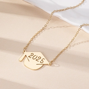 2025 graduation cap pendant necklace in gold finish for student graduation gifts