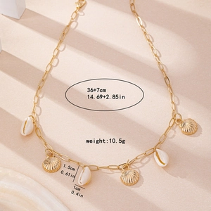 Collier coquillage doré pour vacances d'été avec des pendentifs en coquille blanche