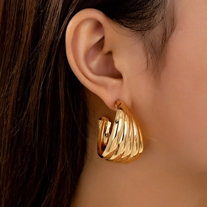 Boucles D'oreilles Créoles Épaisses En Forme De C Texture Nervurée Métal Bijoux De Mode Vintage Pour Femmes Élégantes