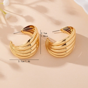 Boucles d'oreilles créoles dorées superposées vintage en forme de C avec dimensions