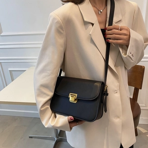 Sac bandoulière rétro en cuir noir avec fermoir doré pour le quotidien des femmes
