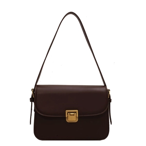 Sac bandoulière vintage en cuir marron foncé mat avec boucle métallique carrée dorée chic