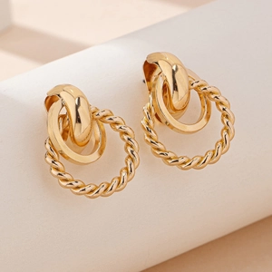 Boucles d'oreilles créoles torsadées dorées avec anneaux entrelacés style vintage chic