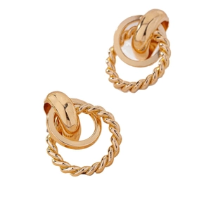 Boucles d'oreilles créoles dorées superposées polies et torsadées au design géométrique