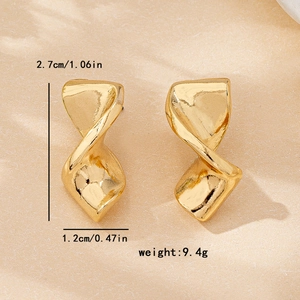 Golden geometric twisted hoop earrings with dimensions 2.7cm high and 1.2cm wide
