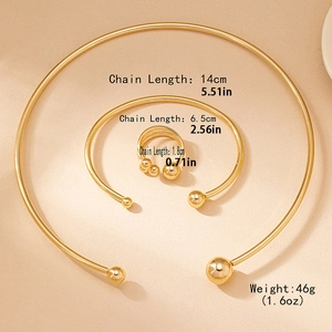 Minimalistisches Gold-Schmuckset mit offenem Kragen, Armband und Ring mit Kugelakzenten
