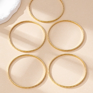 Five-piece set of bohemian gold bangles with vintage engraved diamond patterns