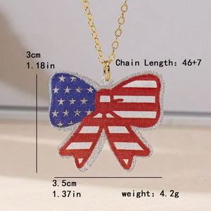 Collier minimaliste avec pendentif cœur drapeau américain, nœud et chaîne dorée