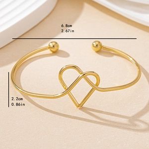 Bracelet jonc ouvert cœur doré minimaliste pour femme avec diamètre de 6,8 cm
