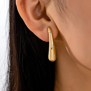 Minimalistische Hochglanz Legierung Wassertropfen Steckerohrringe Hohl Lang Vergoldet Statement Schmuck Für Damen Alltag