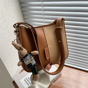 Sac À Bandoulière En Cuir PU Coloré Pour Femmes Sac Seau Rétro Avec Pendentif De Poupée Lapin Mode Quotidienne