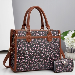 Ensemble sac cabas avec imprimé cerises et bandoulières en cuir marron réglables