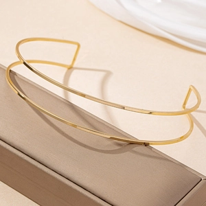 Collier ras de cou double couche en or minimaliste avec finition géométrique polie