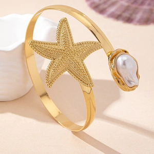 Bracelet de bras étoile de mer dorée avec perle irrégulière pour les vacances