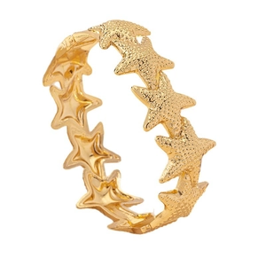 Chic gold starfish wrap ring featuring textured details for a stylish beach vacation look