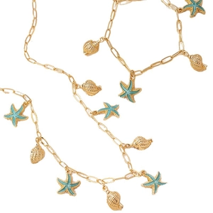 Goldene Halskette mit Seestern- und Muschelanhängern im luxuriösen Meeres-Design