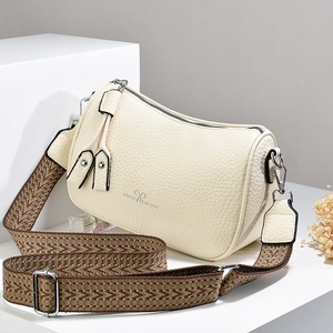 Borsa a tracolla bianco sporco motivo litchi con tracolla colorata e finiture argento