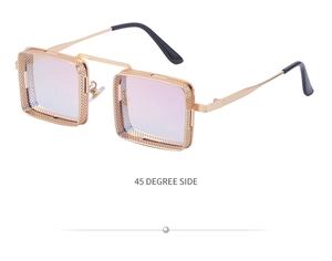 Détail de lunettes de soleil steampunk carrées avec design en maille métallique or rose