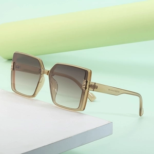 Women Oversized Square Sunglasses TR90 TAC UV400 Polarized Gradient Lens Fashion Retro Metal Geometric Decor