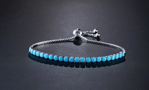 Dettaglio del bracciale regolabile in argento con cristalli rotondi azzurro da 4 mm