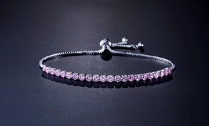 Dettaglio del bracciale tennis regolabile in argento con cristalli rosa da 4 mm