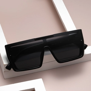 Chic black oversized square frame sunglasses with flat top design for outdoor fashion