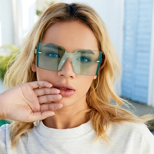 Lunettes De Soleil Carrées Sans Monture Surdimensionnées Pour Femmes UV400 Dégradé Branches Matelassées 3D Tendance Sport