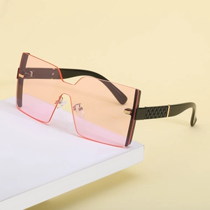 Lunettes de soleil carrées sans monture avec verres dégradés rose-orange et branches matelassées