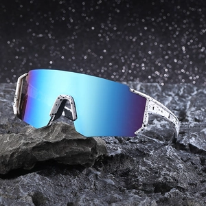 White speckled sports sunglasses with gradient blue-purple lens on dark rocks