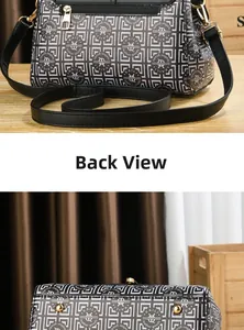 Détails de la poche zippée au dos et des quatre clous de fond dorés sur le sac imprimé