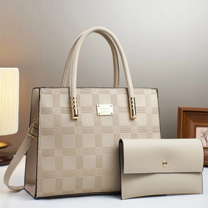 Elegantes beige-kariertes Tragetaschen-Set mit passender Clutch und Schultergurt