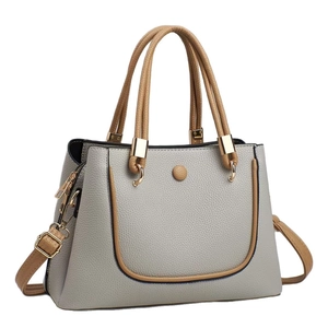 Sac à main bicolore gris et marron minimaliste avec bandoulière réglable