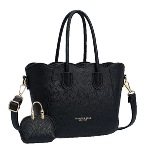Schwarze Shopper-Tasche aus Leder mit Litschimuster, Wellenrand und Minibeutel