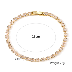 Detail eines 18cm Gold-Tennisarmbands mit Zirkonia im Marquise-Schliff und Klappverschluss