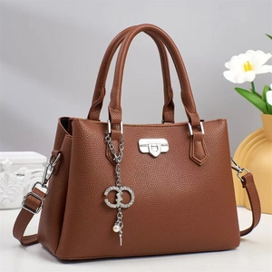 Borsa tote in pelle PU marrone scuro con motivo a litchi, catena di perle e chiusura argento