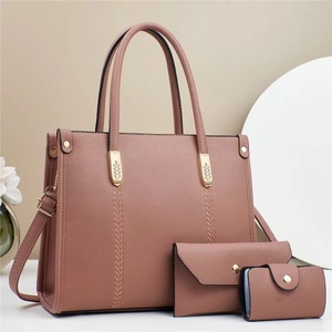 Ensemble 3-en-1 comprenant sac cabas rose gaufré, portefeuille et porte-cartes en cuir