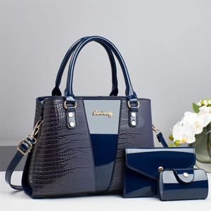 Set di borse da donna in pelle verniciata blu scuro con trama a coccodrillo e dettagli dorati