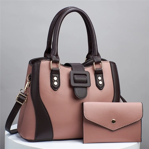 Dettagli del set borsa a mano rosa e marrone con portafoglio coordinato e texture martellata