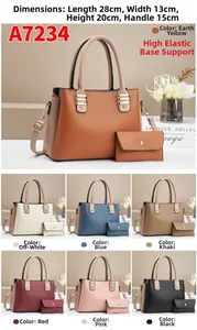 Détail du grand sac cabas à texture litchi avec son portefeuille enveloppe assorti