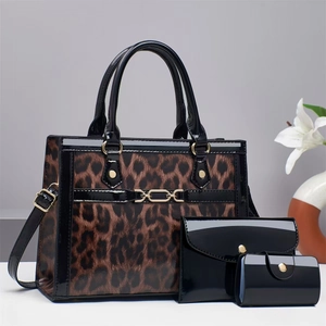 Ensemble de sacs 3 pièces avec motif léopard, cuir verni brillant et détails dorés