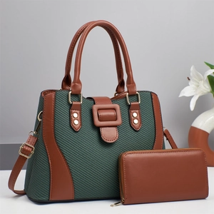 Borsa tote in tessuto verde con finiture in pelle marrone e portafoglio coordinato
