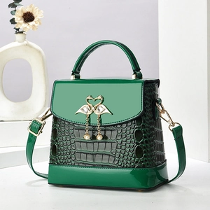 Petit Sac à Main en Cuir PU à Motif Crocodile pour Femme Avec Boucle Coeur Cygne Pendentif Künstliche Perle Sac Bandoulière