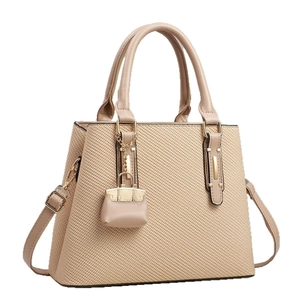 Elegante beige gestreifte Damen-Handtasche mit Doppelgriffen und goldenen Beschlägen