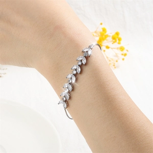 Adjustable silver bracelet with leaf-shaped cubic zirconia and wheat ear design