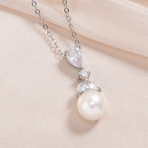 Élégant Collier Pendentif Künstliche Perle Cuivre Avec Zircon Style Minimaliste Pour Femme Bijoux De Luxe Quotidien