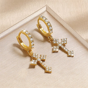 Boucles d'oreilles créoles croix hip-hop dorées avec pavé de zircons blancs unisexes
