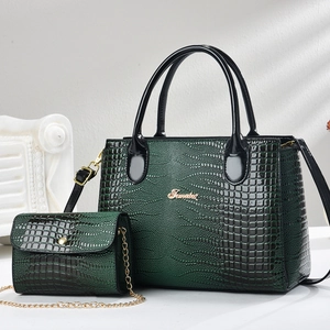 Set borsa a mano e tracolla verde scuro effetto lucertola con dettagli dorati
