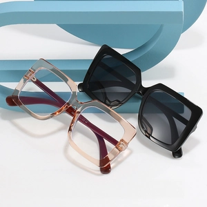 Ensemble de grandes lunettes de soleil carrées avec verres noirs et montures couleur pêche