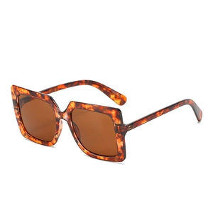 Lunettes de soleil carrées oversize pour femmes en motif écaille avec verres marrons